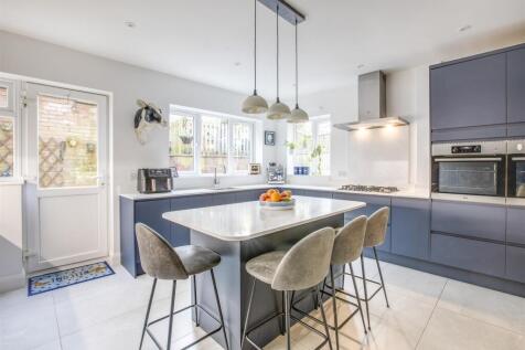 8 Westover Road, HP13 5HY-12.jpg