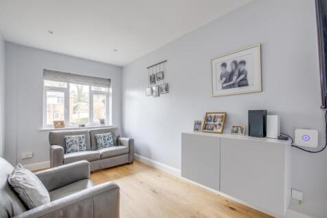 8 Westover Road, HP13 5HY-13.jpg