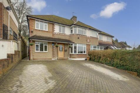 8 Westover Road, HP13 5HY-6.jpg