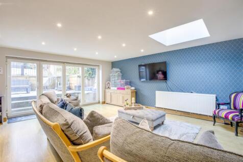 74 New Road, HP12 4LG-6.jpg