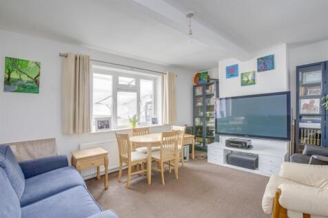 28 Tower Street, HP13 5AY-5.jpg