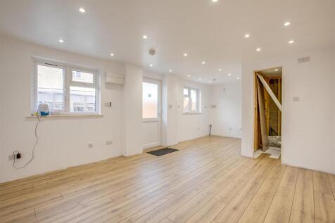 28 Tower Street, HP13 5AY-8.jpg