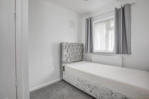 143 Whitelands Road, HP12 3EN-3.jpg