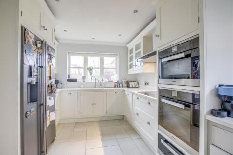 2 Hollybrook Way, HP13 7GW-11.jpg