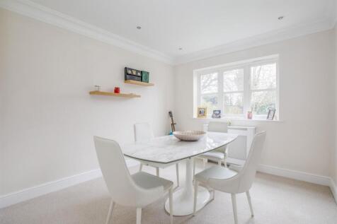 2 Hollybrook Way, HP13 7GW-12.jpg