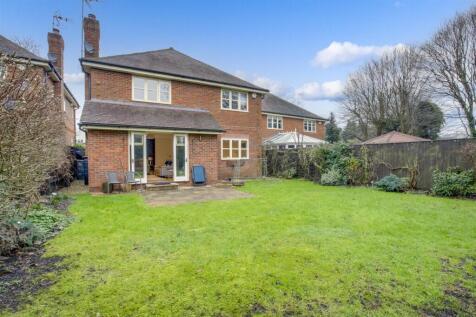2 Hollybrook Way, HP13 7GW-15.jpg