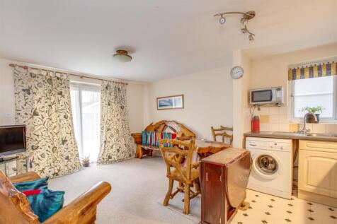 Flat 2, Baxter House, Kitchener Road, HP11 2SA-6.j