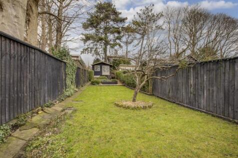 85 Totteridge Road, HP13 6EY-11.jpg