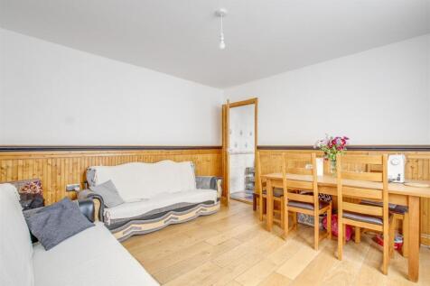16 Jubilee Road, HP11 2PG-5.jpg