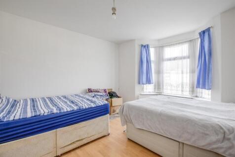 16 Jubilee Road, HP11 2PG-3.jpg