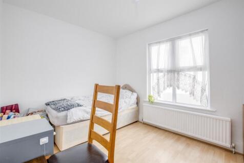 16 Jubilee Road, HP11 2PG-2.jpg