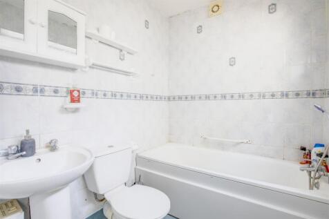 16 Jubilee Road, HP11 2PG-9.jpg
