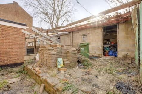 16 Jubilee Road, HP11 2PG-10.jpg