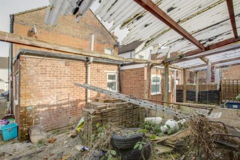 16 Jubilee Road, HP11 2PG-11.jpg