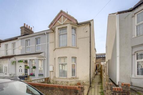 16 Jubilee Road, HP11 2PG-12.jpg