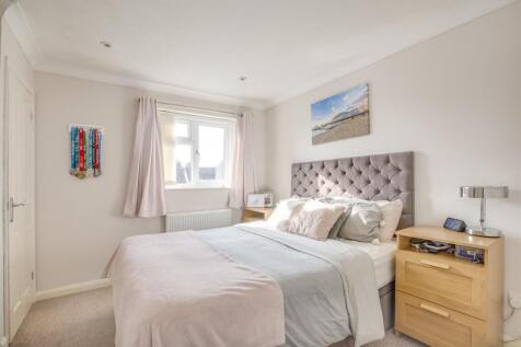 38 Lansdowne Way, HP11 1TN-3.jpg