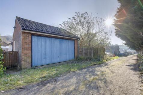 GARAGE TO REAR OFF SERVICE ROAD