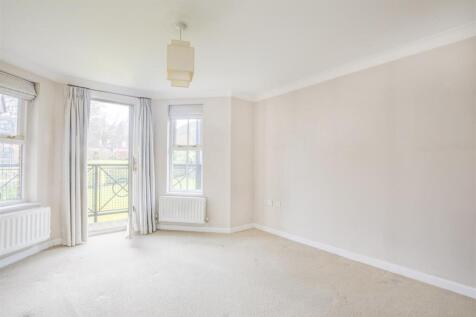 15 West View, Shrubbery Close, HP13 6FW-5.jpg