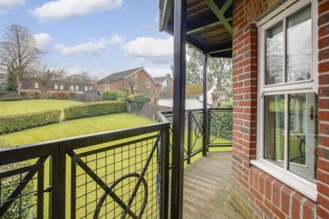 15 West View, Shrubbery Close, HP13 6FW-8.jpg