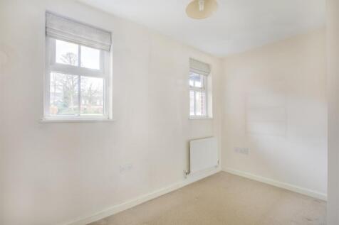 15 West View, Shrubbery Close, HP13 6FW-4.jpg
