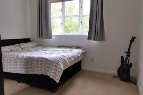 Bedroom 2 (2).jpg