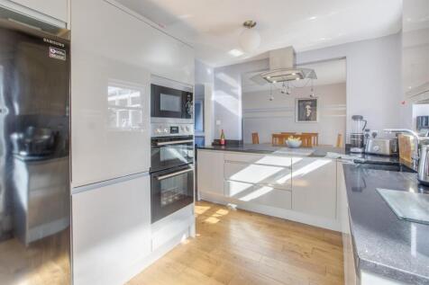 85 Deeds Grove, HP12 3NY-10.jpg