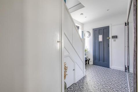 241 Desborough Avenue, HP11 2TW-2.jpg