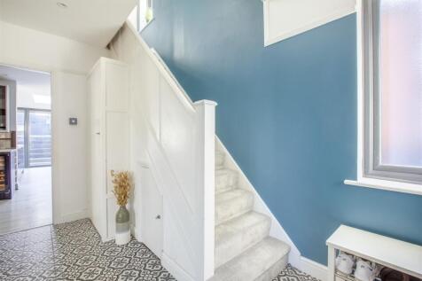 241 Desborough Avenue, HP11 2TW-1.jpg