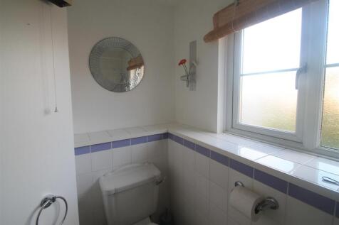 19 Stonechat bathroom.JPG