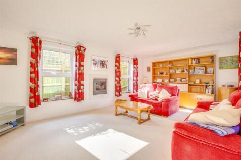 19 Fleet Close, HP14 4LL-11.jpg