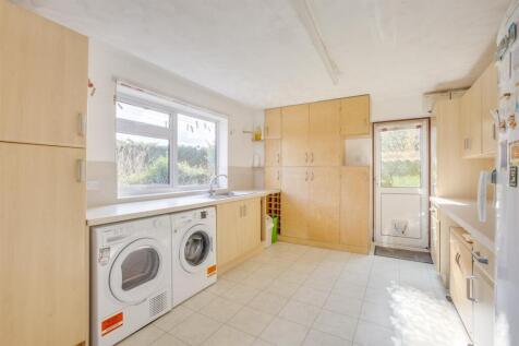 19 Fleet Close, HP14 4LL-10.jpg