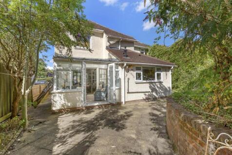 41 Hillview Road, HP13 6XY-13.jpg