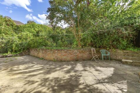 41 Hillview Road, HP13 6XY-3.jpg