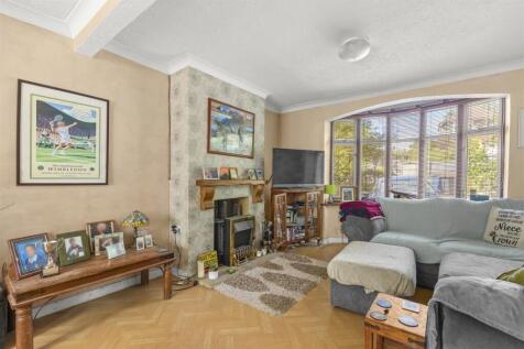 41 Hillview Road, HP13 6XY-15.jpg