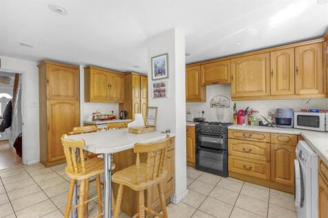 41 Hillview Road, HP13 6XY-10.jpg