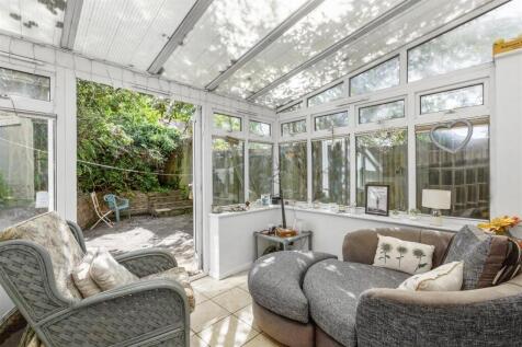 41 Hillview Road, HP13 6XY-11.jpg
