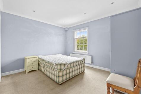 6 Kings Court, Easton Street, HP11 1NA-1.jpg