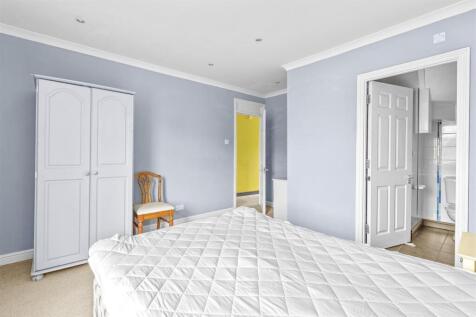 6 Kings Court, Easton Street, HP11 1NA-2.jpg