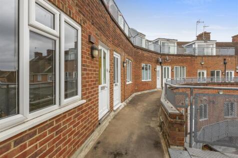 6 Kings Court, Easton Street, HP11 1NA-12.jpg