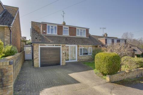 5 Sunningdale Close, HP12 4EN-15.jpg