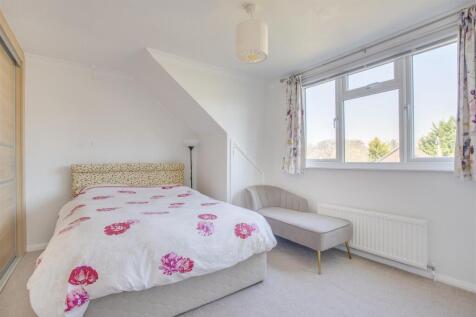 5 Sunningdale Close, HP12 4EN-1.jpg