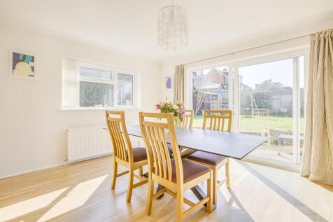 5 Sunningdale Close, HP12 4EN-9.jpg