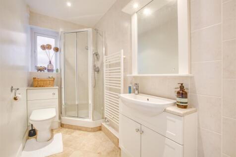 5 Sunningdale Close, HP12 4EN-11.jpg