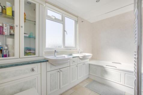 5 Sunningdale Close, HP12 4EN-4.jpg
