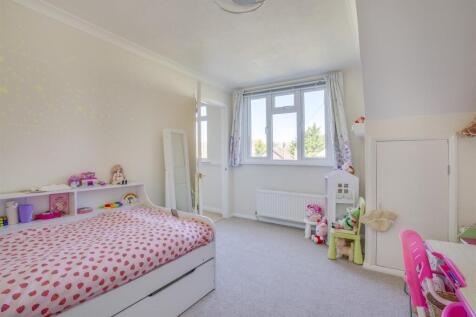 5 Sunningdale Close, HP12 4EN-2.jpg