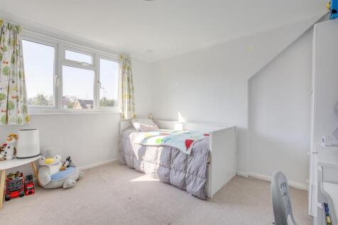 5 Sunningdale Close, HP12 4EN-5.jpg