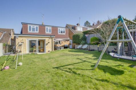 5 Sunningdale Close, HP12 4EN-14.jpg