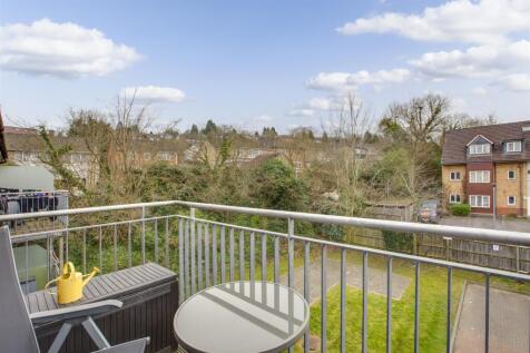 21 Greengate, Chairborough Road, HP12 3GZ-7.jpg