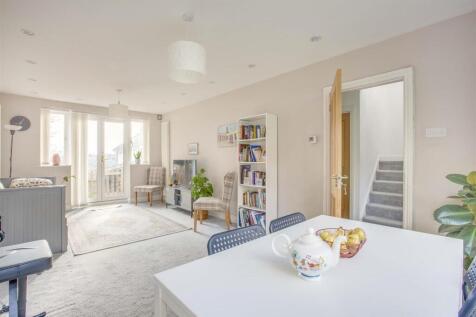 120 Deeds Grove, HP12 3NZ EDIT-1.jpg