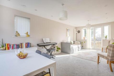 120 Deeds Grove, HP12 3NZ EDIT-2.jpg